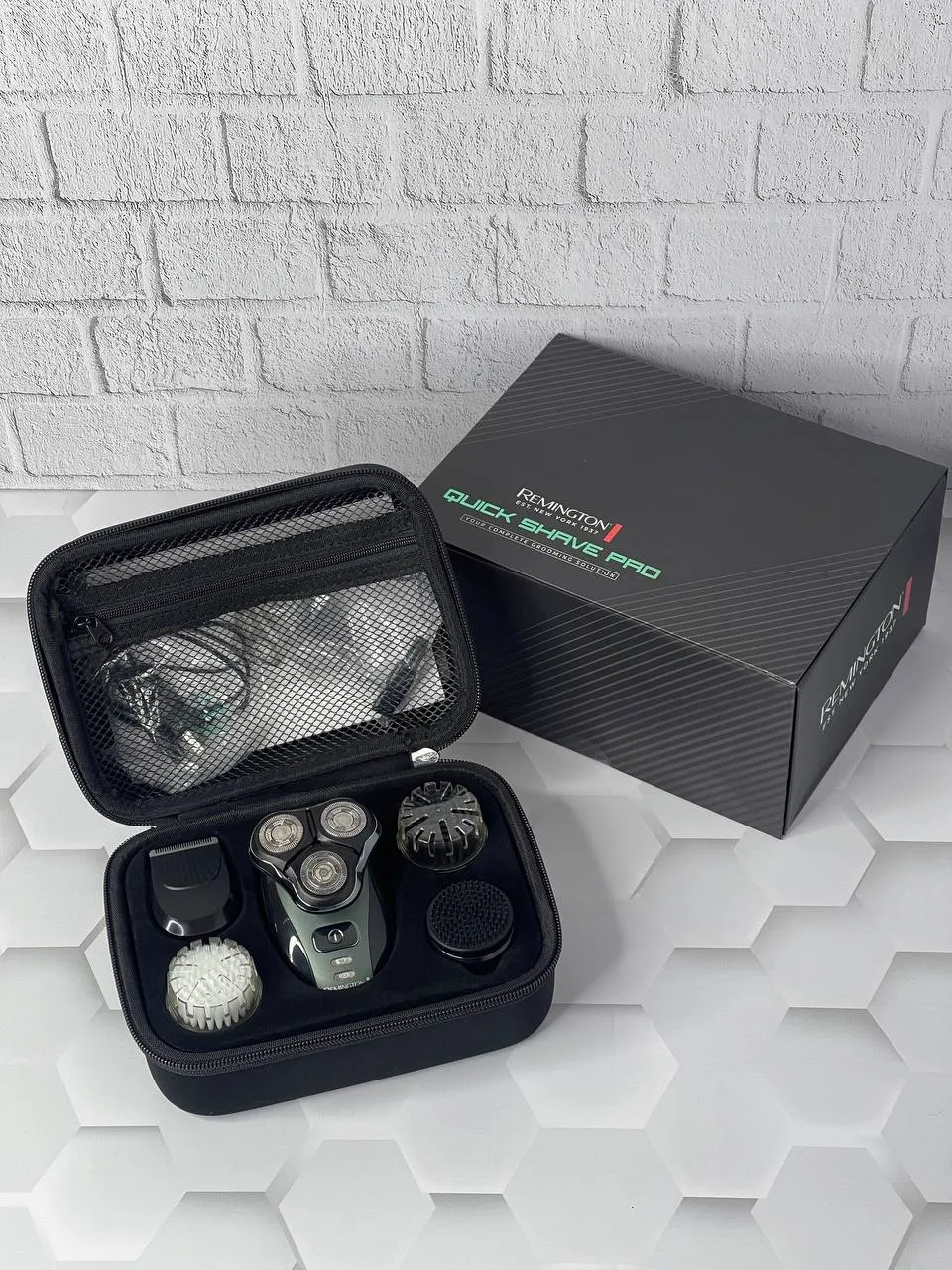 ریش تراش سه تیغ رمینگتون مدل Remington R8418CN