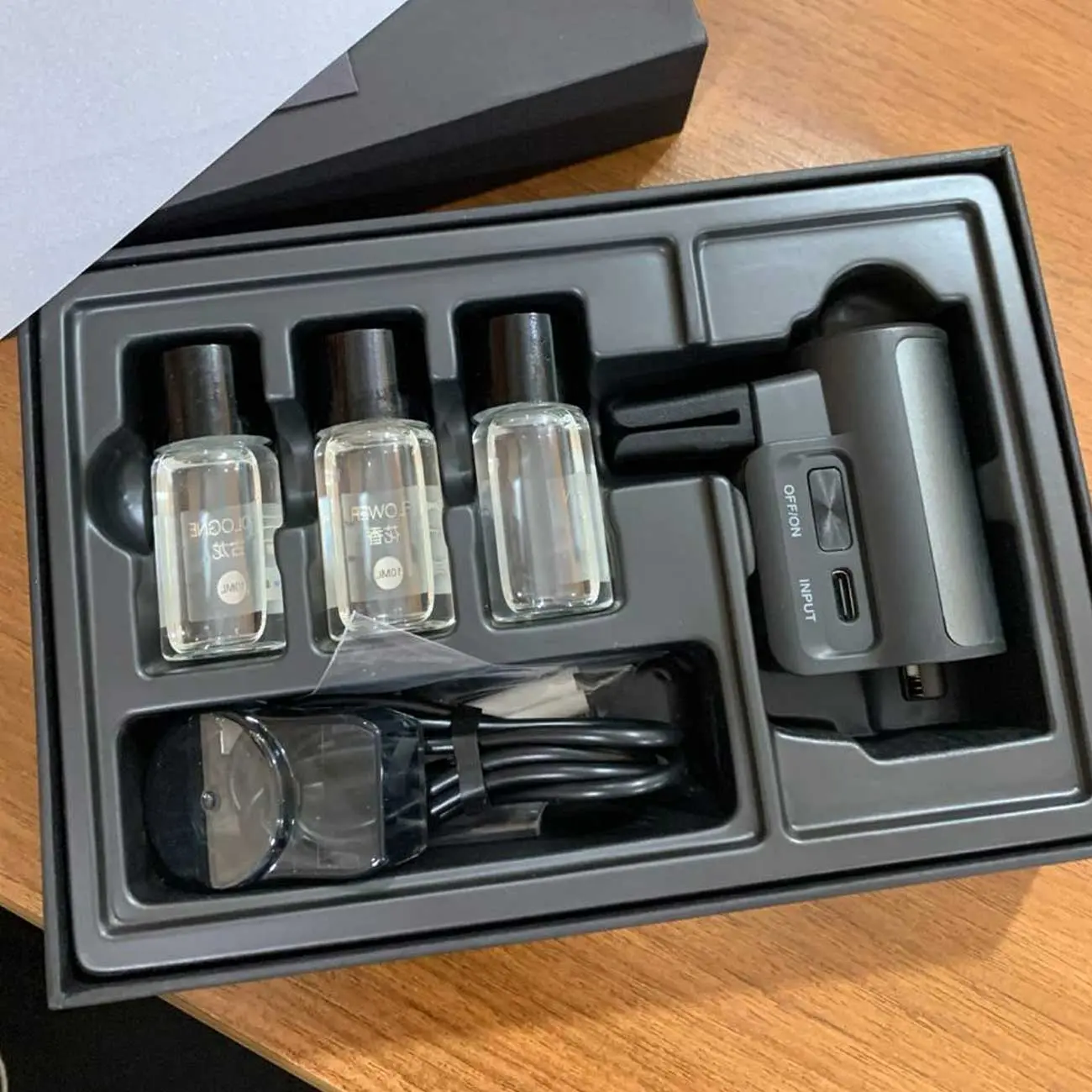 خوشبو کننده هوشمند اتوماتیک خودرو برند Goji