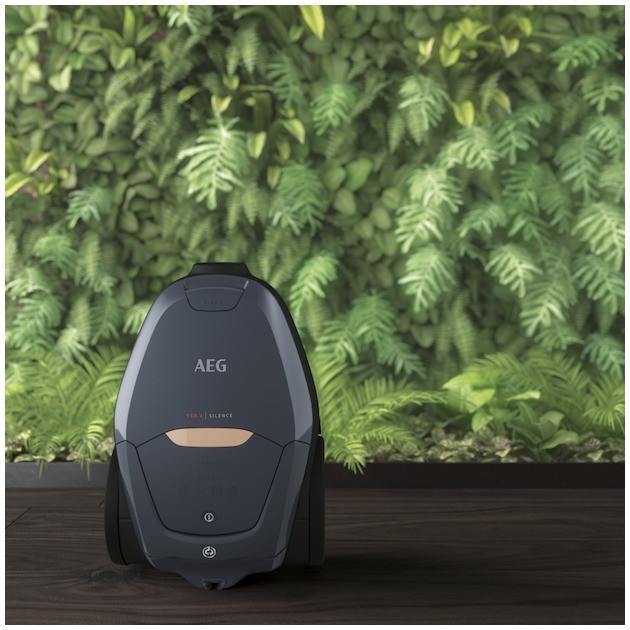 جاروبرقی آاگ مدل VX82-1-5DB سری VX8.2